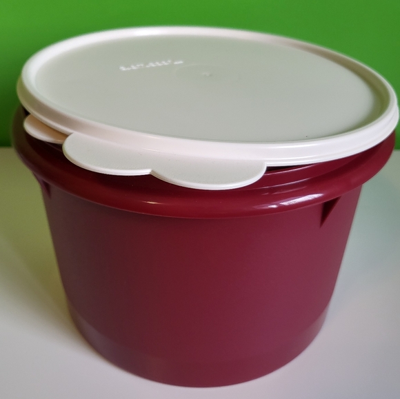 Tupperware Retro Chic 4-pc Stacking Canister Set - Picture 2 of 3